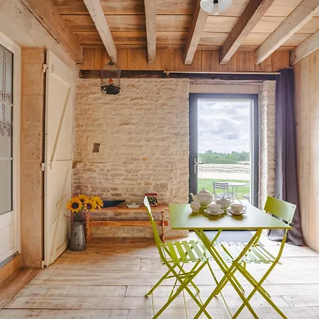 Дом отдыха L'etable - Les Du Moulin Saint-Hilaire-la-Palud